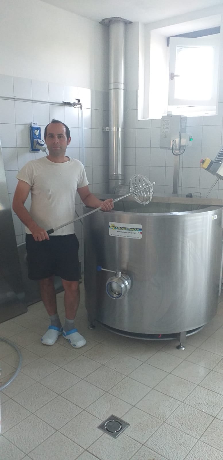 Gas cheesemaking vat for artisan minidairy